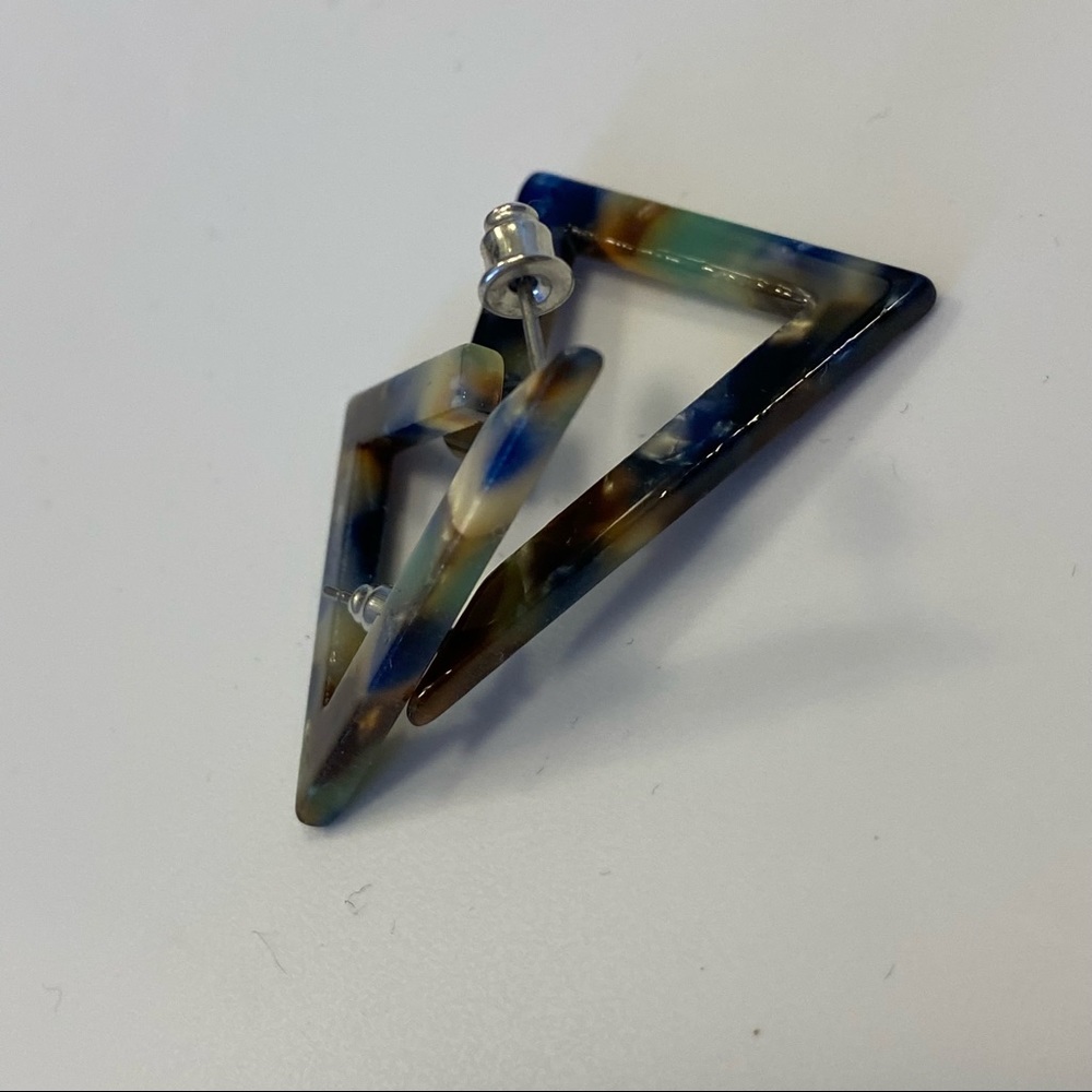 Resin Angle Earrings - Picture 4 of 9